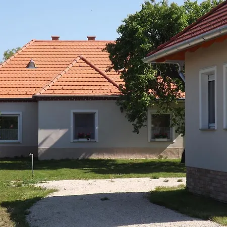 Apartment Nagybajcsi Koertefa Vendeghaz